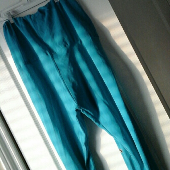 The world traveler in Happy harem pants! - Picture 4 of 4