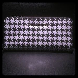 Authentic Michael Kors Houndstooth Zip Wallet