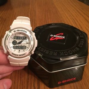 NWT white G-Shock. NEW