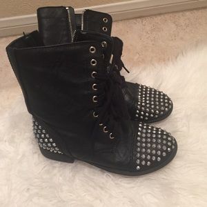 Stud black boots