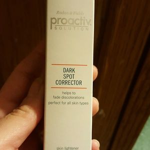 Dark spot corrector