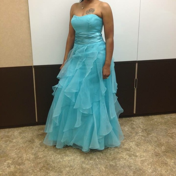 Dress - Picture 3 of 4