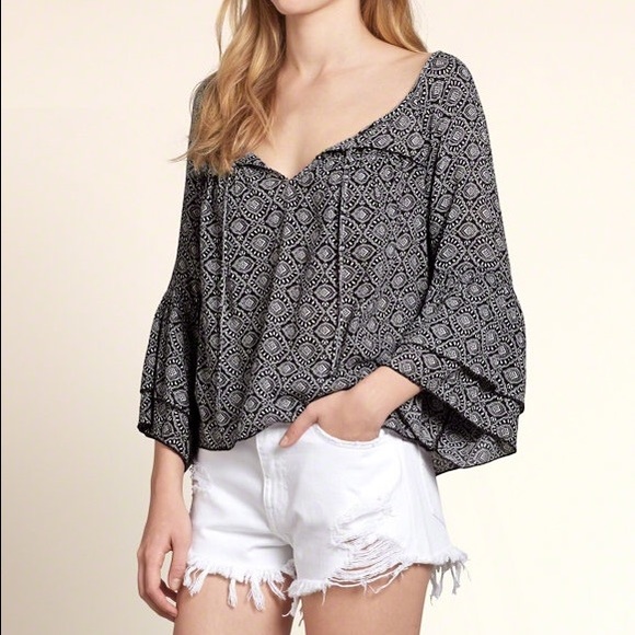 hollister peasant top