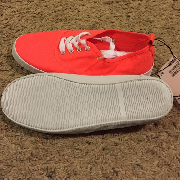 H&M sneaker NWT - Picture 2 of 3
