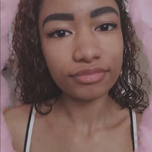 Meet your Posher, Taja