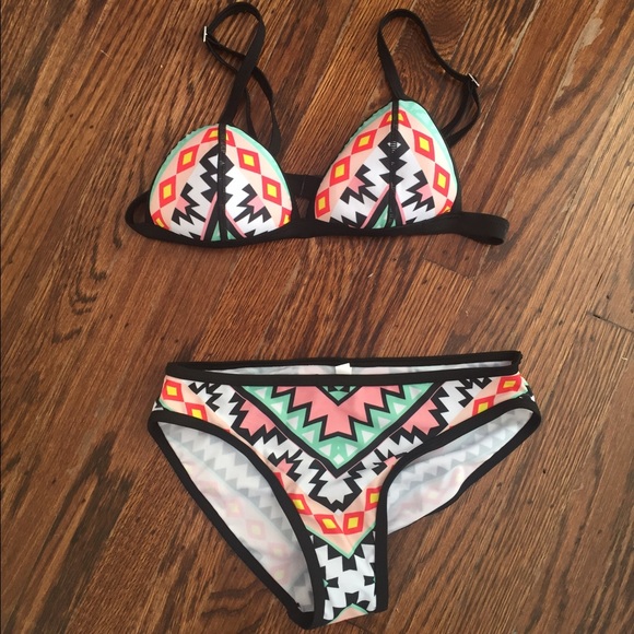 Patterned Bikini - Picture 2 of 4