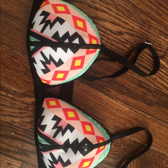 Patterned Bikini - Picture 3 of 4