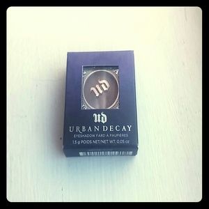 Urban decay eyeshadow in twice baked