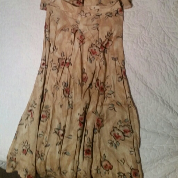 Skirt and shirt set - Picture 2 of 4