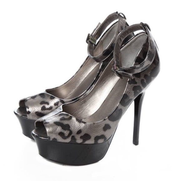 BAKERS Leopard Print Pumps