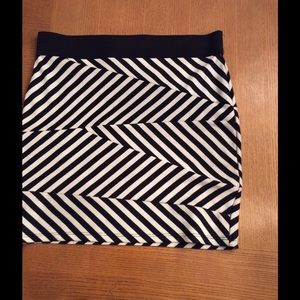 Black and white mini skirt with black waist band