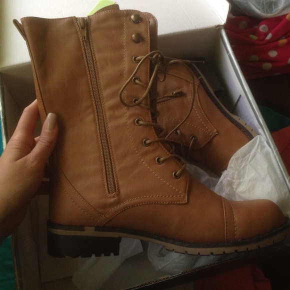 BRAND NEW NEVER WORN TAN COMBAT BOOTS!!! WITH BOX!