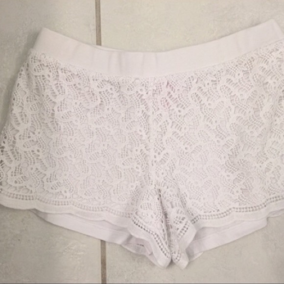 **ON HOLD** Lilly Pulitzer White Lace Shorts