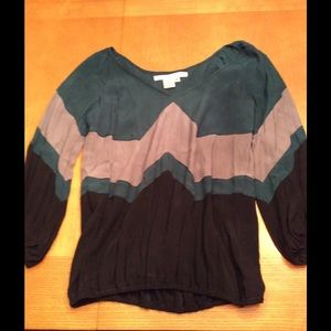 Green gray and black 3/4 shirt