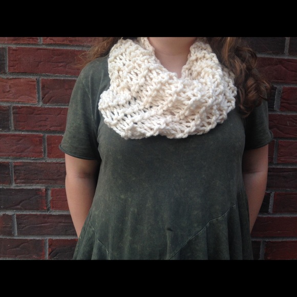 hand-knitted infinity scarf! NEVER WORN