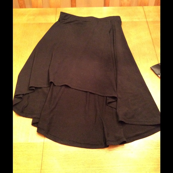 Black high low flowly skirt