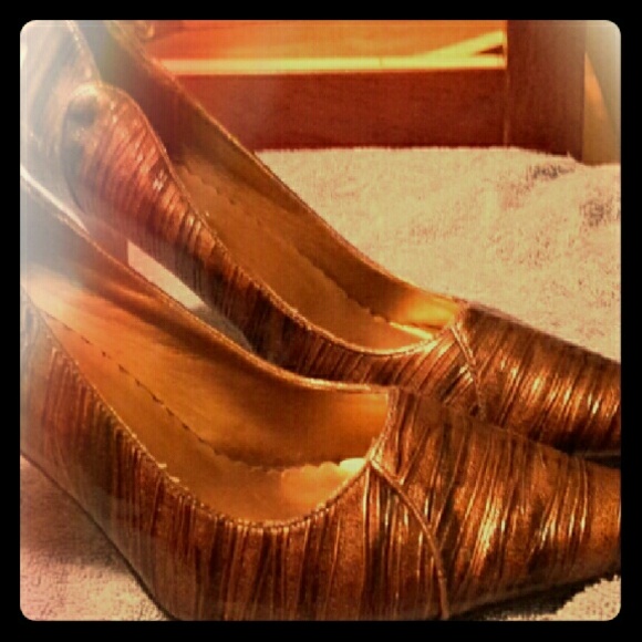 Heeled shoes