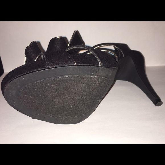 Shoes - Picture 3 of 4