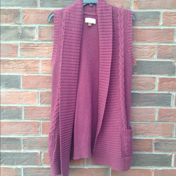 Maroon short-sleeve sweater