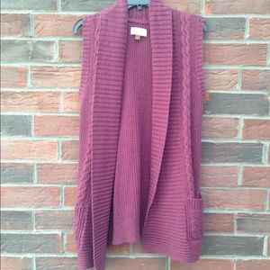 Maroon short-sleeve sweater