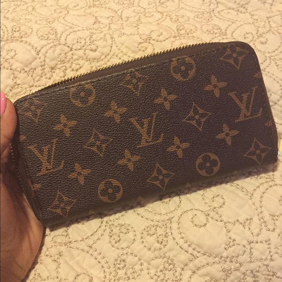 Louis Vuitton Zippy Wallet In Great Condition