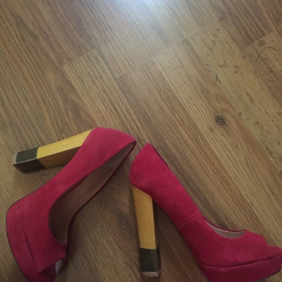 Red Suede Platform Pumps - Picture 3 of 4
