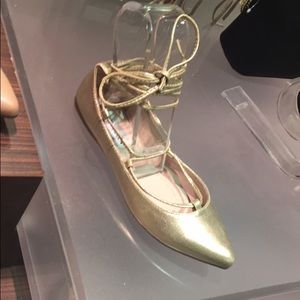 Size 8 "eleanorr" gold flat Steve Madden