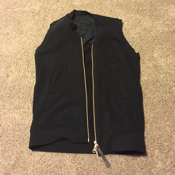 LULULEMON VEST