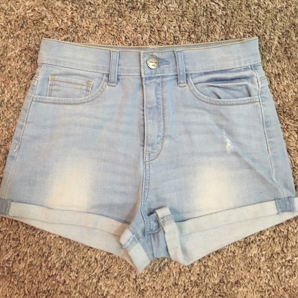 Boyfriend Jean Shorts - Picture 2 of 3
