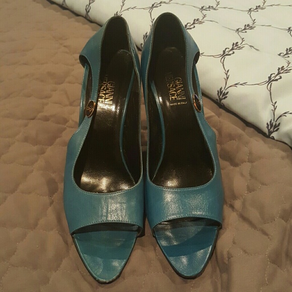 Giani Vesace Peep toe  pump