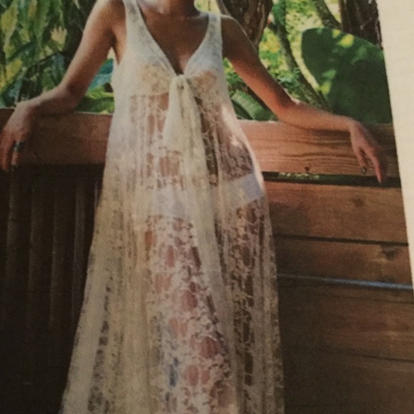 Sizzle Boutique Dresses & Skirts - Exquisite Lace Gown !
