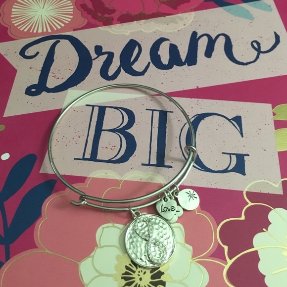 Silver bracelet with infinity symbol