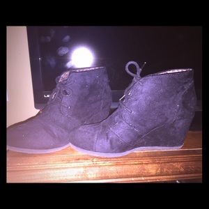 Black felt lace up wedges❤️