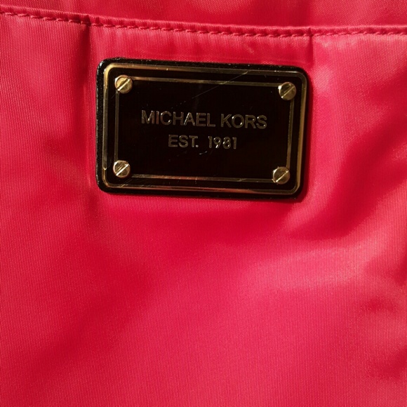 ❤SOLD❤Michael Kors Black/Red Nylon Large Purse - Picture 2 of 4