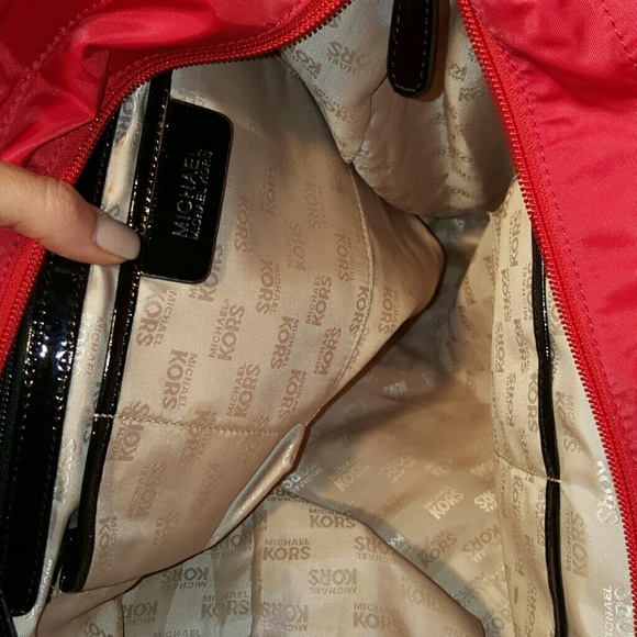 ❤SOLD❤Michael Kors Black/Red Nylon Large Purse - Picture 4 of 4