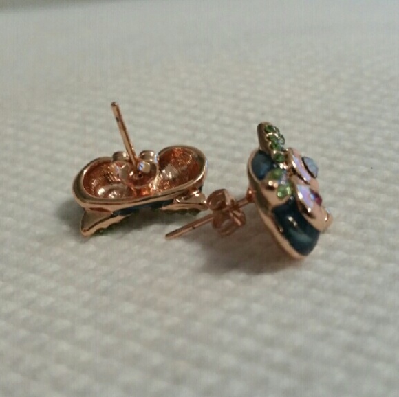 Earring - Picture 2 of 3