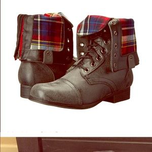 Almost new Steve Madden grey boots