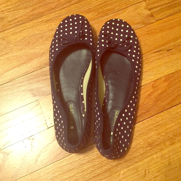 Navy polka dot flats