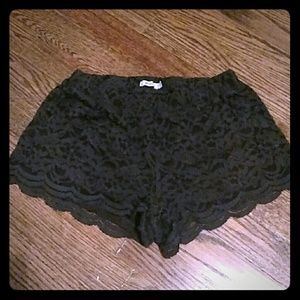 Brandy Melville flowy lace booty shorts