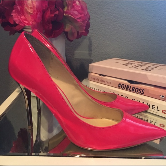 Bright pink shoe with mirrored heel 💁🏼