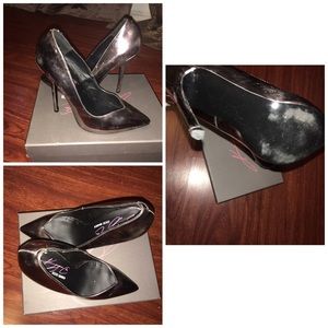 Steve Madden pewter pumps