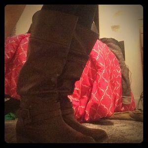 Brand new dark brown leather boots