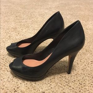 Vince Camuto Black leather peep toe heels