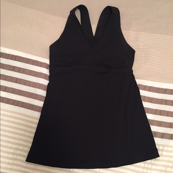 Black lululemon top