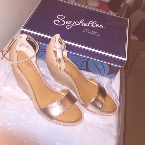 Never been used Seychelles thyme wedge sandals