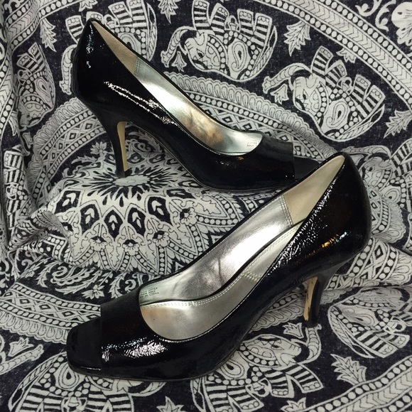 Tahari black leather heels
