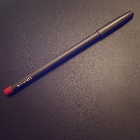 Mac lip liner.