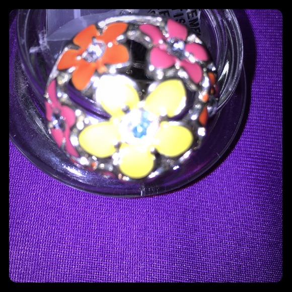 Floral size adjustable ring