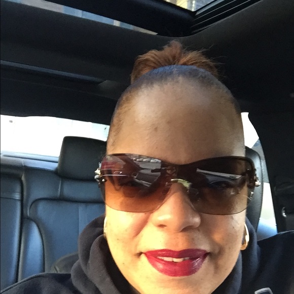 Meet your Posher, Raina - Picture 4 of 8