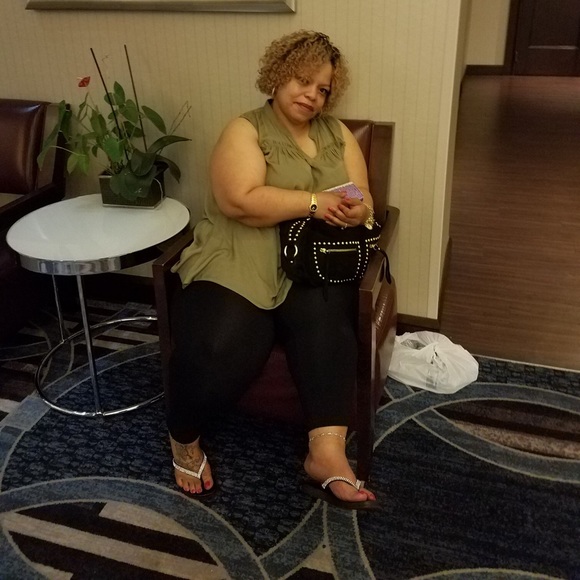 Meet your Posher, Raina - Picture 5 of 8